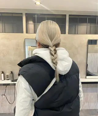 セミロング カラー 渋谷 留菜のヘアスタイル