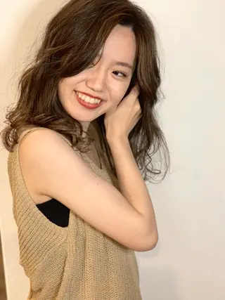 ミディアム カラー m ā l o. マァロのヘアスタイル