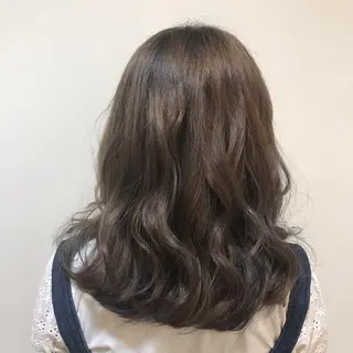 ミディアム 長井 麻帆のヘアスタイル