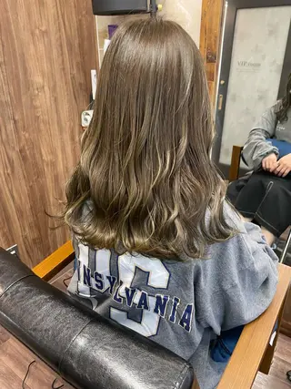 ミディアム カラー Lull (シェアサロンReco VIProom)所属・Lull1人美容室 バレイヤージュのヘアスタイル