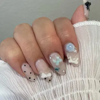 ネイル 𝑟𝑖𝑠𝑎 🕯‎🤍のネイルデザイン