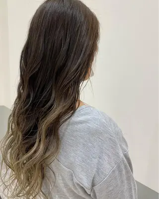 ロング 佐藤 彩香のヘアスタイル