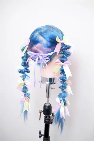 ロング カラー パーマ ヘアアレンジ アイブロウ 推し活専用 【派手髪】飯野ゆかりのヘアスタイル