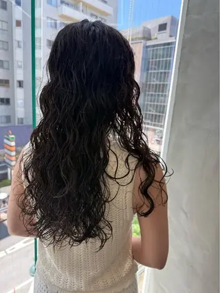 ロング パーマ スパイラルパーマ 🌐hina⭐️のヘアスタイル