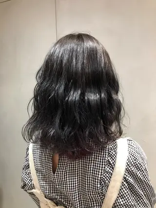 セミロング カラー 荒木 依莉亜のヘアスタイル