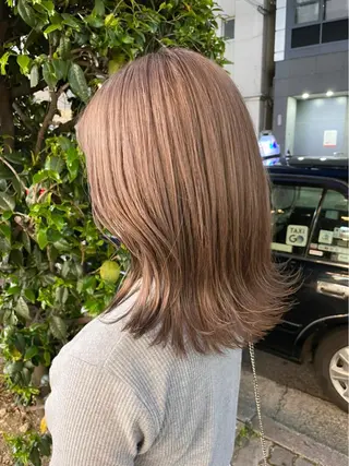 ミディアム カラー akane .のヘアスタイル