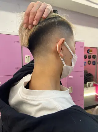 ショート メンズ ☘️ブリーチ/ハイト ーン/レイヤー/のヘアスタイル