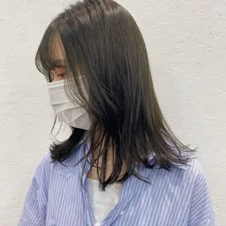 ミディアム カラー オリーブ/アッシュ やわらか透明感カラーのヘアスタイル