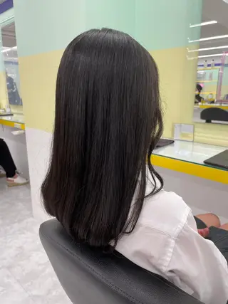 セミロング Ella所属・nana【艶髪】/ レイヤー/縮毛矯正のヘアスタイル