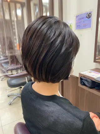 ショート カラー 林 瑠夏のヘアスタイル