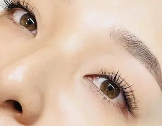 マツエク・マツパ SINCERELY シンシアリー🌈のネイルデザイン