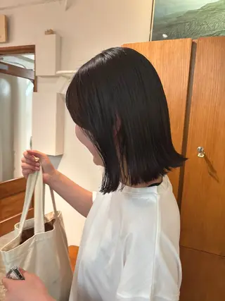 ミディアム aiko【艶カラー ・ミニモ年内で終了】のヘアスタイル