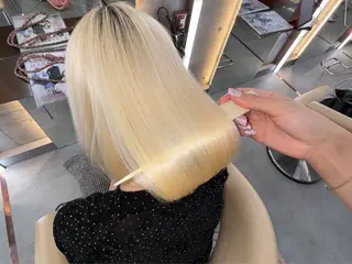 ミディアム ハッシュカット|透明 感カラー🩵レイヤーのヘアスタイル