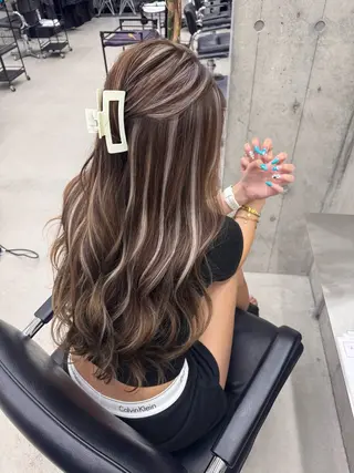 ロング カラー 和木坂 日美のヘアスタイル