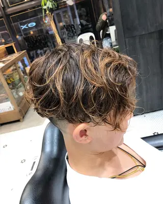 ショート カラー THE AWESUM所属・メンズスタイル強化中 TONNY（トニー）のヘアスタイル