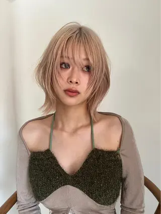 ショート カラー 💛艶感ハイトーン/ ブリーチ縮毛💛のヘアスタイル