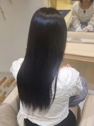 セミロング 🖤デザインカラー ︎🤍ERINAのヘアスタイル