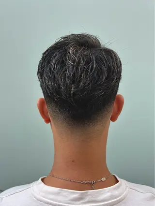 ショート カラー パーマ メンズ 豊崎 佑輔のヘアスタイル