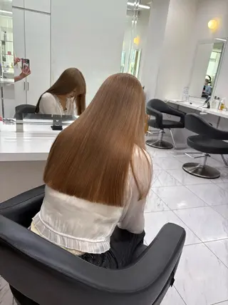 カラー ベージュ／ブラウン/ ナチュラルレイヤーのヘアスタイル