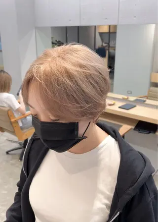 ショート カラー SALOWIN柏Suite所属・ブリーチ毛の縮毛矯正 ハイトーン/岡本智樹のヘアスタイル