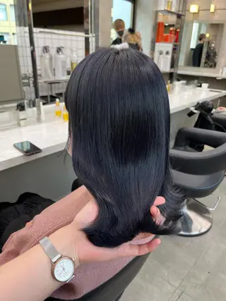 ミディアム 寒色＆ブリーチ特化 寒色MiOのヘアスタイル