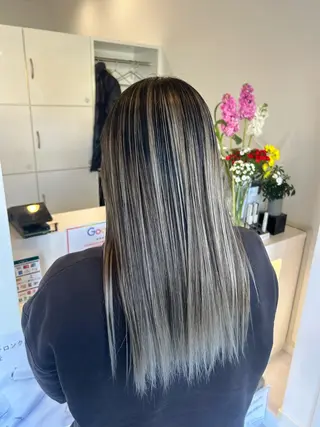 カラー 🦄 岡田 詠 🦄のヘアスタイル