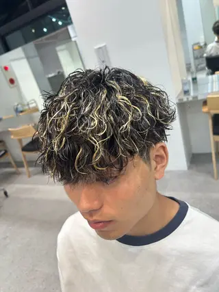 カラー メンズ fifth 安次富　泰雅のヘアスタイル