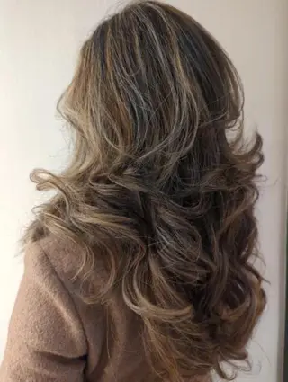 カラー 石井 潤のヘアスタイル