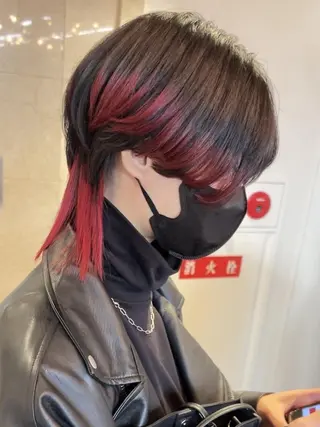 ショート カラー ウルフとハイトーン みっちー✂️のヘアスタイル