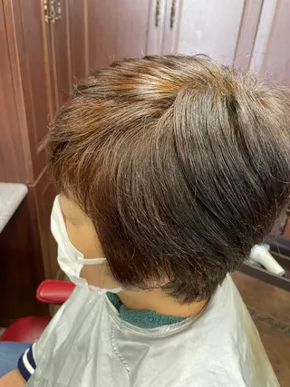 ショート カラー コゾノ ミキコのヘアスタイル