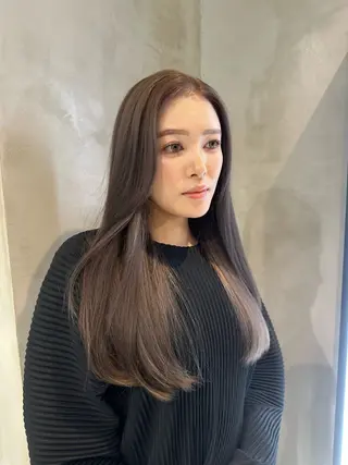 ミディアム レイヤーカット 透明感カラーのヘアスタイル