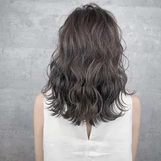 ミディアム カラー _WHITE 天王寺のヘアスタイル