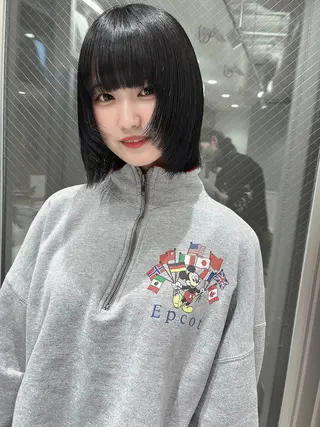 ミディアム ウルフカット／吉村 桃子のヘアスタイル