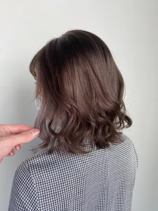 ミディアム カラー 白髪ぼかし バレイヤージュ志鎌のヘアスタイル