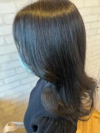 ミディアム カラー 石崎 真維のヘアスタイル