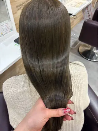 ロング 長岡 明音のヘアスタイル