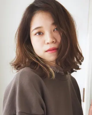 ミディアム カラー fio マナミのヘアスタイル
