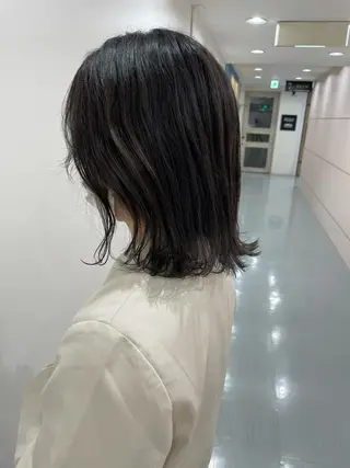 ミディアム カラー akane .のヘアスタイル