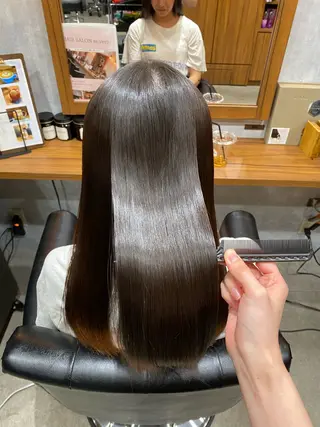 パーマ CAFE  and  HAIR  SALON  re:verb所属・今枝莉菜 上品なツヤカラーのヘアスタイル