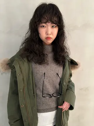 セミロング パーマ 瓜谷 亮磨のヘアスタイル