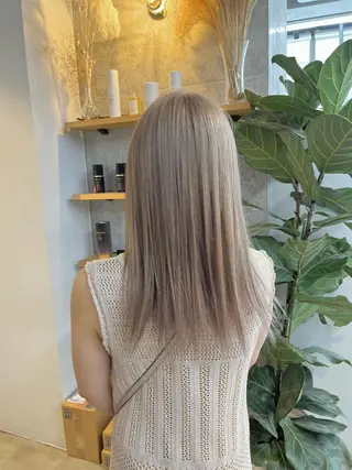 セミロング カラー ハイトーンカラ ー/小川のヘアスタイル