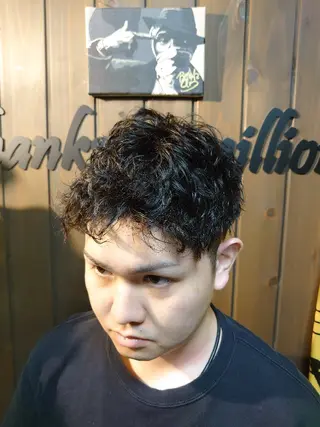 パーマ メンズ サンフラット所属・岡林 選のヘアスタイル