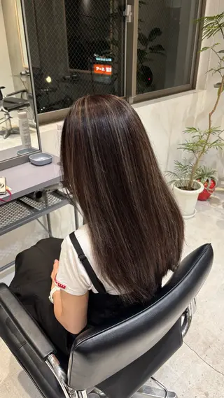 カラー techné所属・塔尾 真那のヘアスタイル