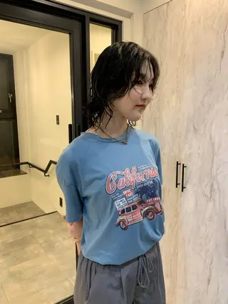 ミディアム カラー 落合希 Olivebeigeのヘアスタイル