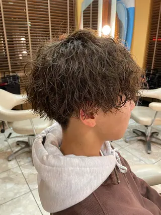 ショート 飯泉/メンズカラー ツイスパ/メッシュのヘアスタイル