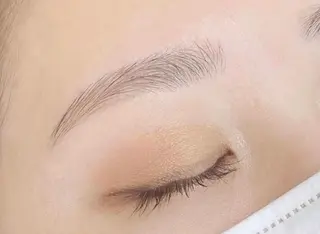 アイブロウ 顔肌革命所属・顔肌 革命の眉毛・アイブロウイメージ