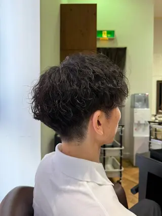 ショート パーマ メンズ 溝口 槙里也のヘアスタイル