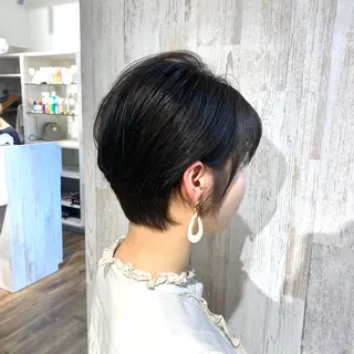 ショート カラー 坪内 麻里子のヘアスタイル