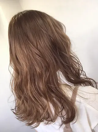 セミロング カラー 塩崎 明菜のヘアスタイル