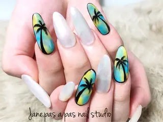 ネイル Yakko pas á pasのネイルデザイン